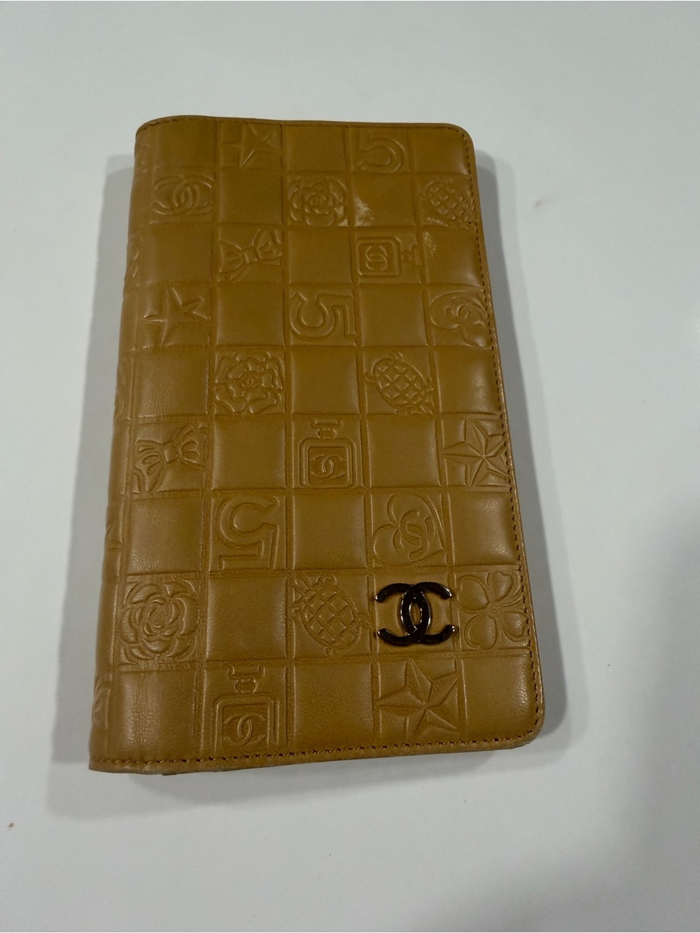 ✨ Authentic Chanel Icon Lucky Symbols Bi-Fold long wallet ✨ w/Entrupy COA